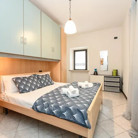 Daire Desenzanoloft Green Lake Court Desenzano del Garda